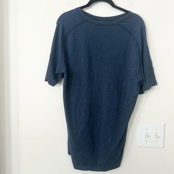 Lululemon Shirt Mens Metal Vent Tech Navy Blue Short L - Picture 3 of 5